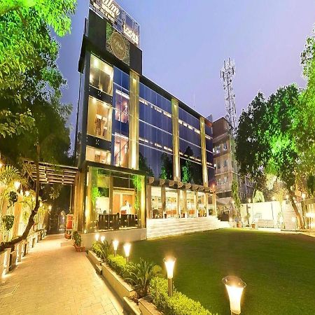 The Palm Spring A Boutique Hotel Naraina Yeni Delhi Dış mekan fotoğraf