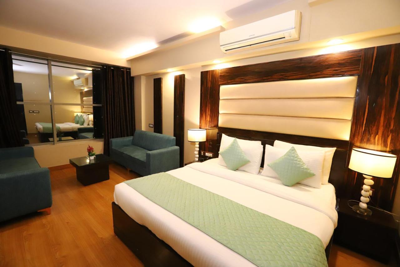 The Palm Spring A Boutique Hotel Naraina Yeni Delhi Dış mekan fotoğraf