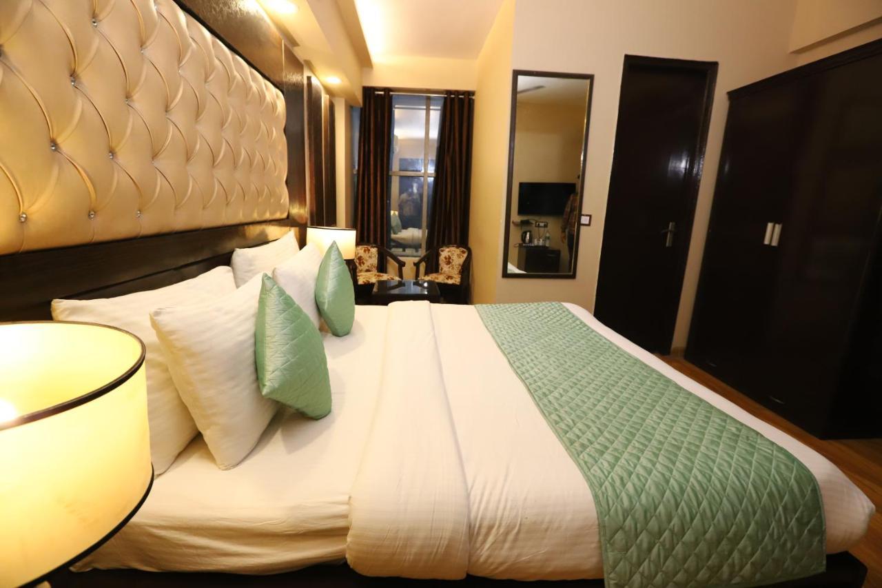 The Palm Spring A Boutique Hotel Naraina Yeni Delhi Dış mekan fotoğraf